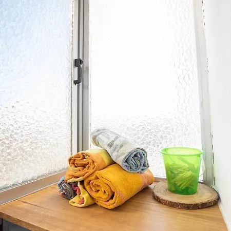 Algures Perto Do Rio *